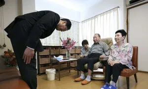 Cảnh sát trưởng cúi đầu xin lỗi cựu tử tù bị kết án oan