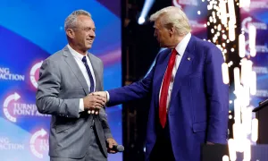 Kennedy Jr: Nên bầu cho ông Trump để tránh chiến tranh hạt nhân